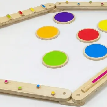 Détail des finitions et des textures de la poutre d'équilibre sensorielle modulaire Liftosium pour crèches et psychomotricité