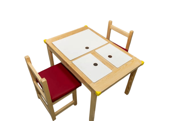 Chaise posturale pour enfant avec dossier à barreaux en bois, assise rembourrée en skaï rouge