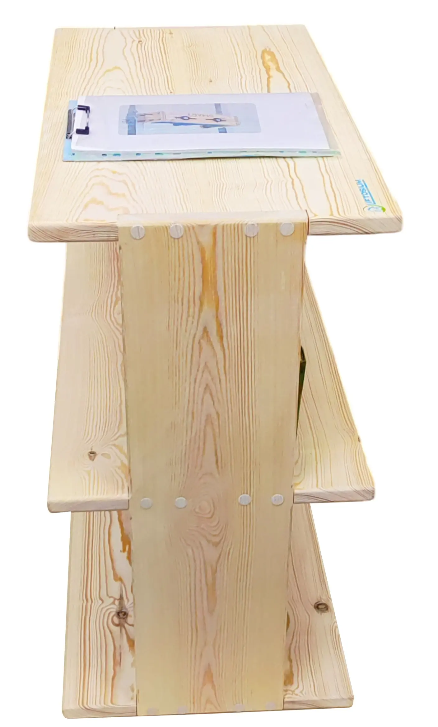 Vue de profil du meuble de rangement d'activité thérapeutique en bois massif Liftosium montrant l'assemblage robuste et la finition soignée.